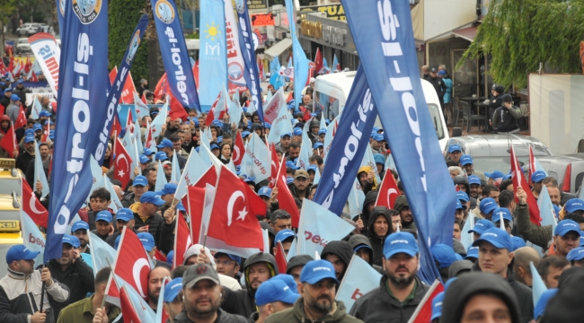 Yağmurlu Havaya Rağmen Aliağa'da 1 Mayıs Meydanlarda Kutlandı