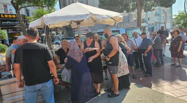 Aliağa'da Ferdi Zeyrek anısına lokma hayrı