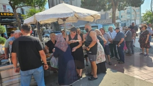 Aliağa'da Ferdi Zeyrek anısına lokma hayrı