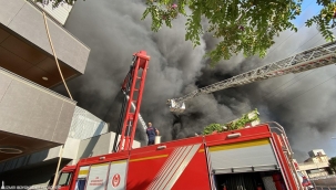 İzmir'de fabrika yangını: Müdahele sürüyor