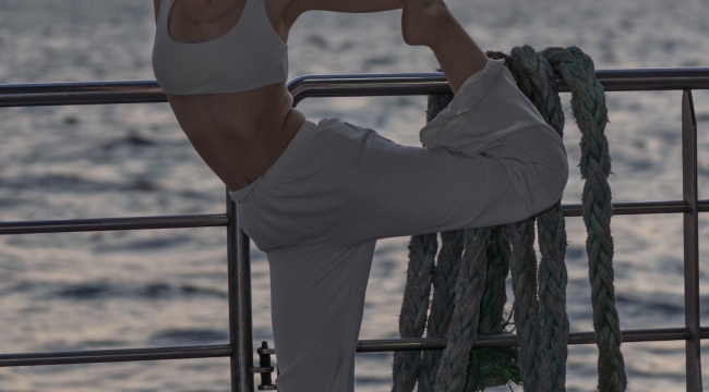 İzmir'de güneşi yoga ile uğurladılar