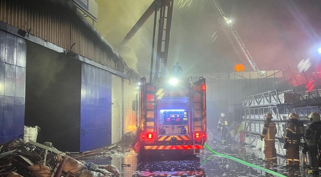 İzmir İtfaiyesi'nin çabalarıyla tüm yangınlar kontrol altına alındı