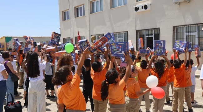 SOCAR Türkiye Gönüllüleri ve Hayalime Ortak Ol Derneği iş birliğiyle Aliağa'da düzenlenen Bilim Şenliği'nde çocuklar, bilimi deneyimledikleri atölye çalışmalarına katıldı. Etkinlik sonunda 200 öğrenciye bilim setleri hediye edildi. 