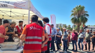 CHP Aliağa Gençlik Kolları'ndan Aşure İkramı