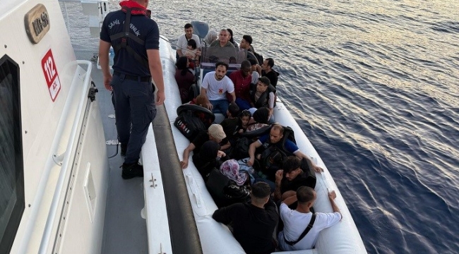 İzmir'de 31 düzensiz göçmen ve 1 kaçakçı yakalandı, 33 göçmen kurtarıldı