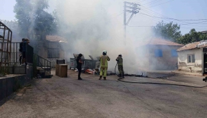 İzmir'de günlerdir toplanmayan çöpte çıkan yangın söndürüldü