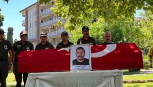 İzmir'deki yangında şehit olan orman personelinin cenazesi törenle memleketine uğurlandı