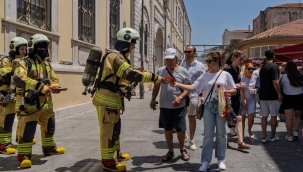 İzmir İtfaiyesi yangınlara dikkat çekmek için sokağa indi