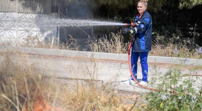İzmirli baba ve kızı yangınlara karşı omuz omuza mücadele ediyor