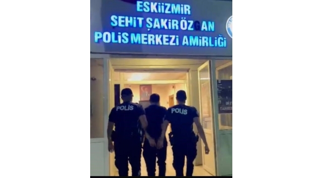 Kesinleşmiş hapis cezasıyla aranan hükümlü İzmir'de yakalandı