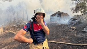 Bergama'da orman yangını: Alevler evlere sıçradı