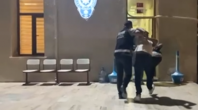 Çeşme'de eğlence mekanında silahlı kavga: 2 yaralı, 2 gözaltı