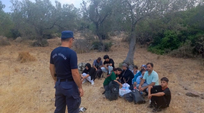Denizde 13 göçmen kurtarıldı, karada 15 göçmen yakalandı