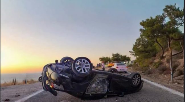 Foça'da iki otomobil çarpıştı: 4 yaralı