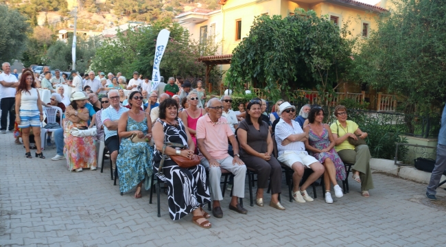 Foçada Yaşadığı Sokağa Adı Verildi