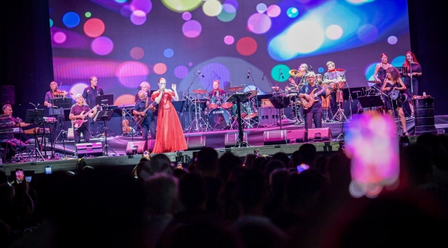 İEF'te Candan Erçetin rüzgârı