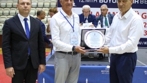 İzmir Büyükşehir Spor Kulübü'nde bayrak değişimi