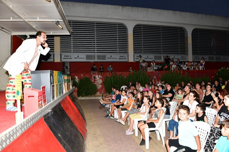 İzmir Çiğli'de yaz akşamları tiyatroyla şenleniyor