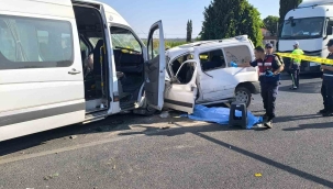 İzmir'de feci kaza: 1 ölü, 13 yaralı