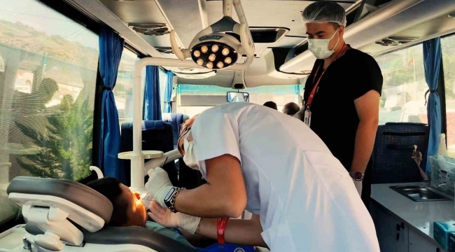 İzmir'de "İşimiz dişleriniz" projesiyle gülümseten hizmet