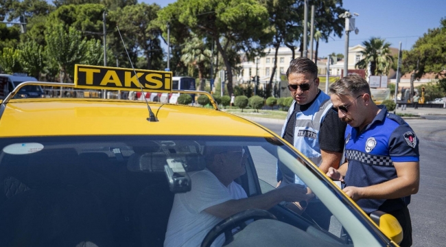 İzmir'de zabıta ekiplerinden yolcu kılığında taksi denetimi