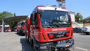 İzmir İtfaiyesi'nden depremin merkez üssü Sındırgı'ya destek