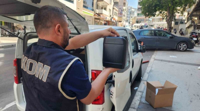 İzmir Polisi 8 İlçede Operasyon Yaptı: 5 Milyon TL'lik Kaçak Ürün Ele Geçirildi 