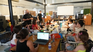 İzmirli çocuklar robotik dünyasıyla tanıştı