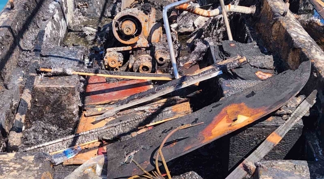 Marinadaki yangında teknelerden geriye iskeletleri kaldı