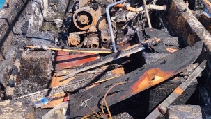 Marinadaki yangında teknelerden geriye iskeletleri kaldı