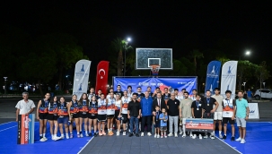 3x3 Streetball İzmir Cup 2025'te ödüller sahiplerini buldu