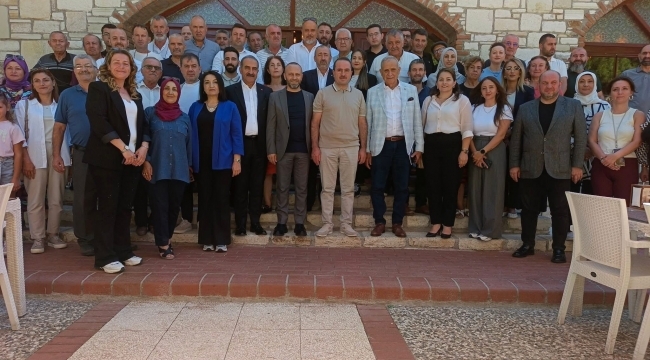 AK Parti İzmir İl Başkanlığı Aliağa'da İstişare ve Değerlendirme Toplantısı Gerçekleştirdi