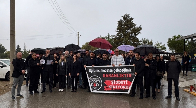 Aliağa'da Öğretmene Şiddet Protesto Edildi