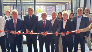 Aliağa'da "Zamanın İzinde: Zeytin Gövdelerinde Saklı Yüzler" sergisi açıldı