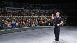 Aşkım Kapışmak ile İzmir Enternasyonal Fuarı'nda kahkaha dolu gece