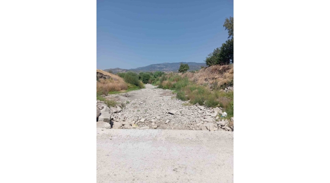 Bakırçay Ovası'nı kuraklık vurdu