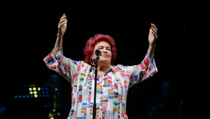 Çim Konserleri'nde Selda Bağcan rüzgarı esti
