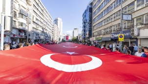 İzmir'de Geleneksel Zafer Yürüyüşü