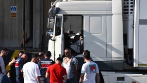 İzmir'de tır sürücüsü araç içerisinde ölü bulundu