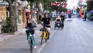 İzmir'de yayalar Otomobilsiz Kent Günü'nün keyfini sürdü