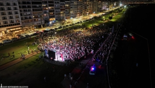 İzmir'in dev ekranlarında milli heyecan