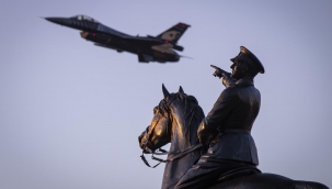 İzmir semalarında "kurtuluş" coşkusu