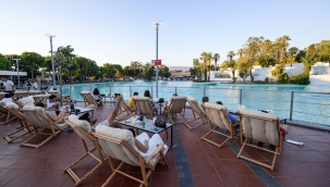 İzmirliler yenilenen Göl Gazinosu'na akın etti