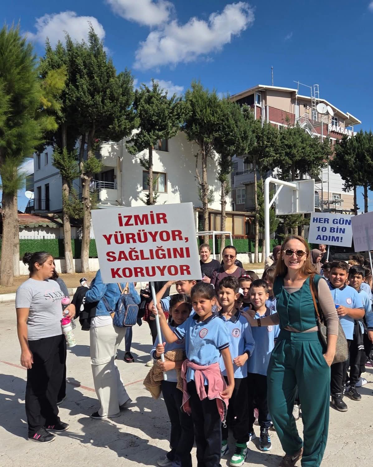 Aliağa'da 'Dünya Yürüyüş Günü' Etkinliği Düzenlendi