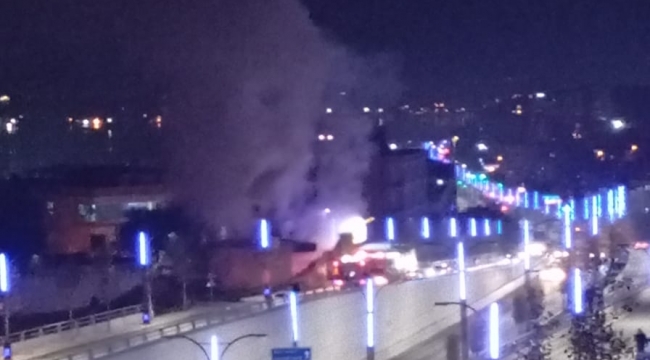 Aliağa 'da metruk binada yangın çıktı