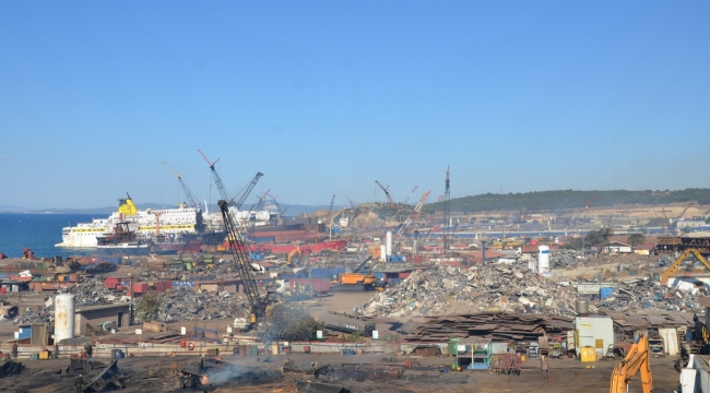 Aliağa Gemi Söküm Bölgesi'nde İş Kazası: Bir İşçi Hayatını Kaybetti