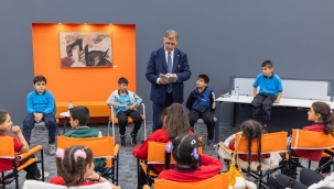 Başkan Tugay okudu, Kadifekaleli çocuklar dinledi
