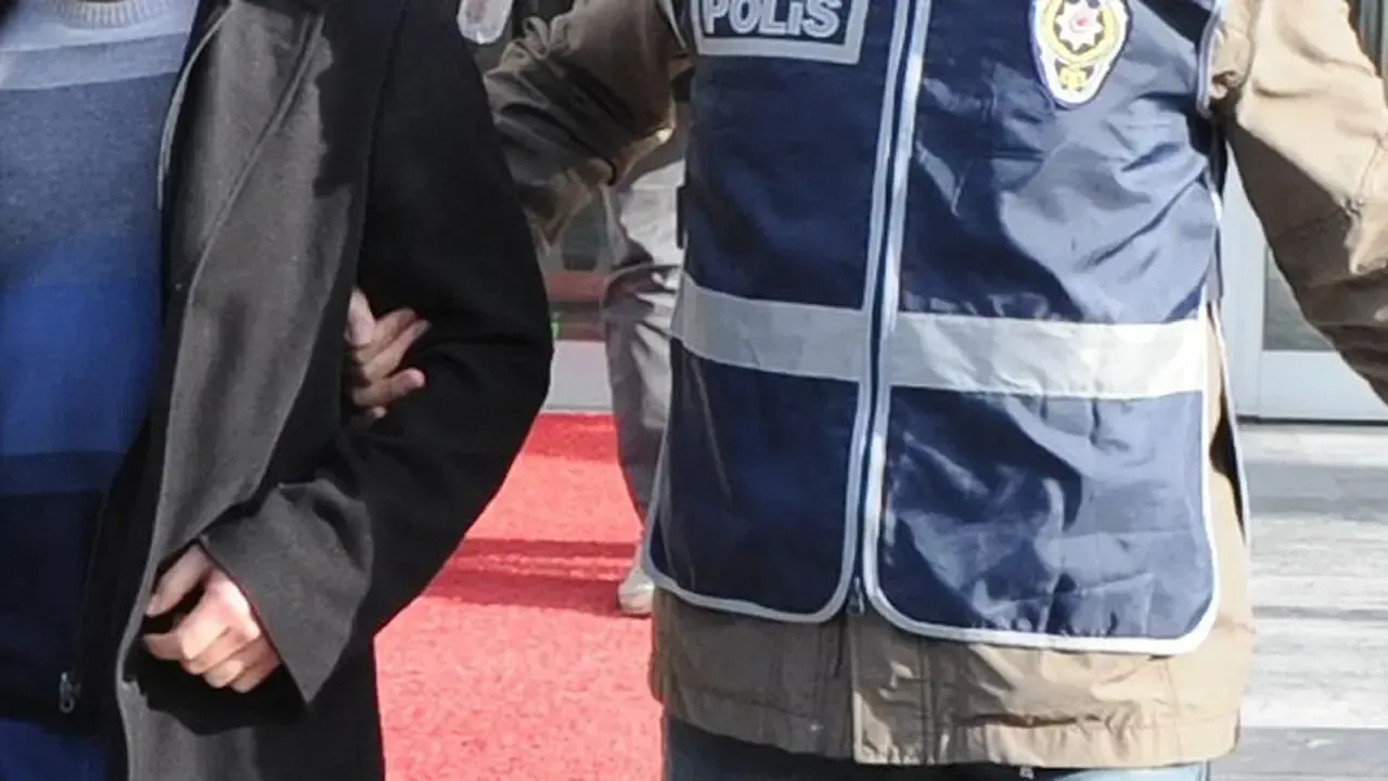 Bergama'da Uyuşturucu Operasyonu: 2 Tutuklama