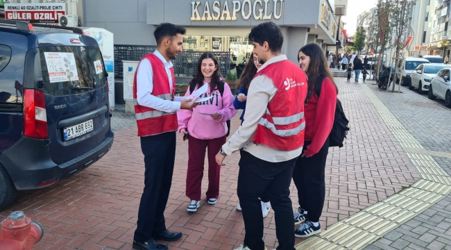 CHP Gençlik Kolları'ndan Çocuklara Cumhuriyet Bayramı Sürprizi