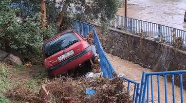 Foça'da yoğun yağış sele yol açtı: 1 kişi kayıp